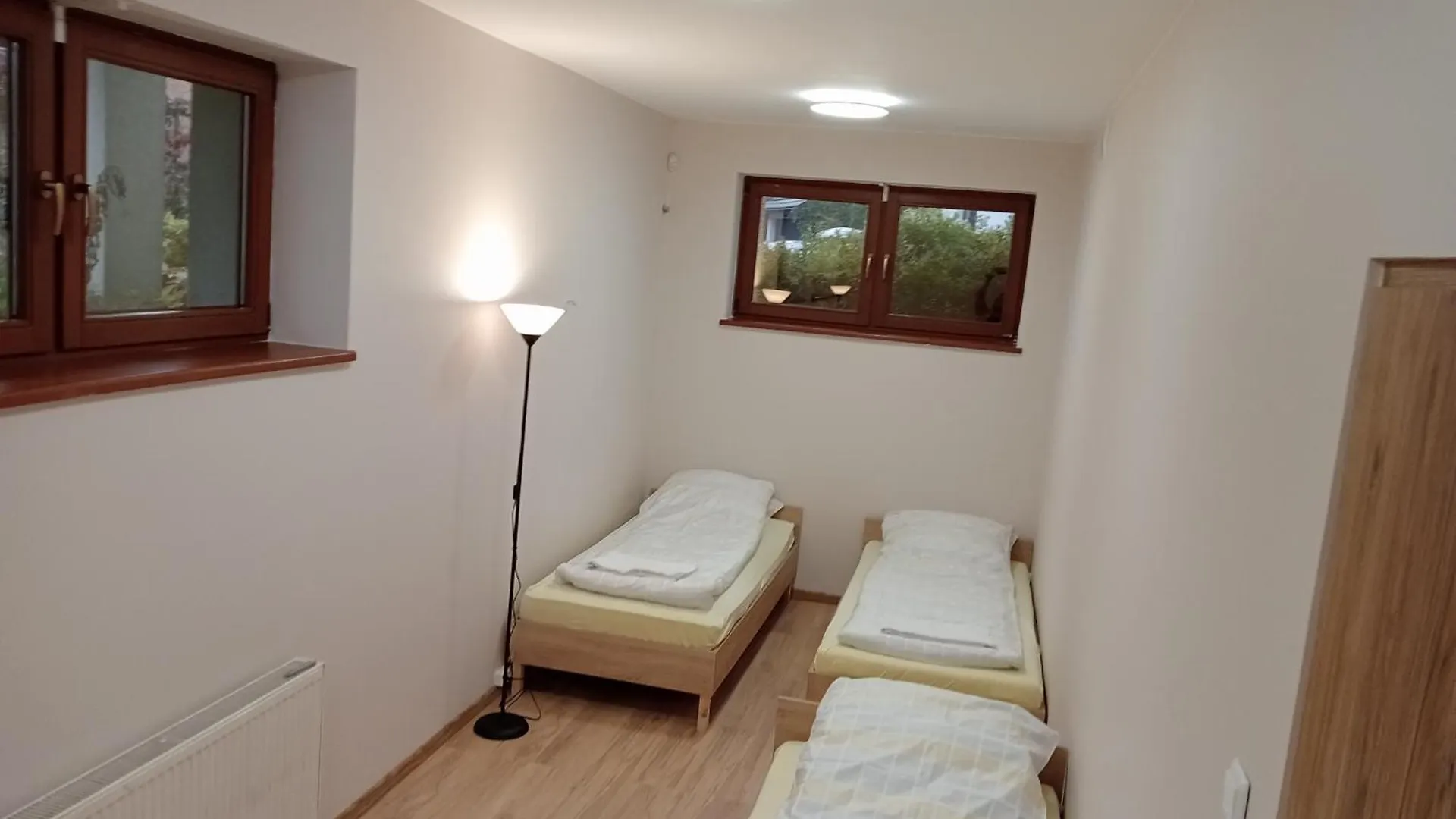 Villa Krasnowolska Airport - Self Check-In Warsaw Hostel